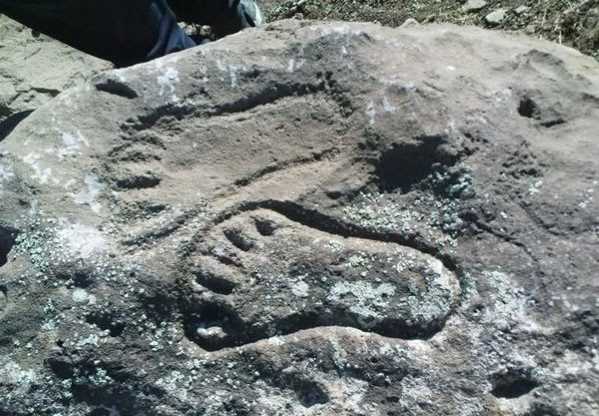 علامت ردپای انسان در دفینه – نشانه رد پا با انگشت در گنج یابی