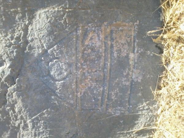 رمزگشایی علامت و نشانه سرنیزه و سنگ تبر در گنج و دفینه یابی