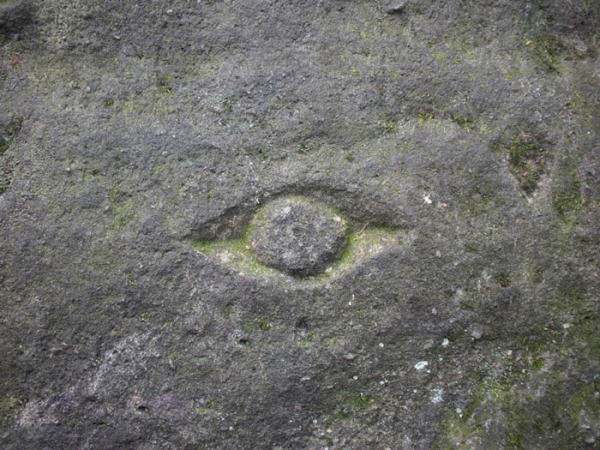علامت و نماد چشم و حکاکی چشم روی سنگ در دفینه یابی