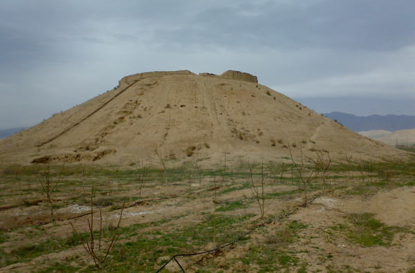 رمزگشایی نشانه قبرهای به شکل تپه در دفینه یابی
