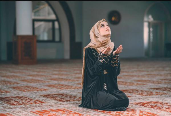 نماز حضرت زینب بین نماز مغرب و عشا برای درمان و شفای بیماری